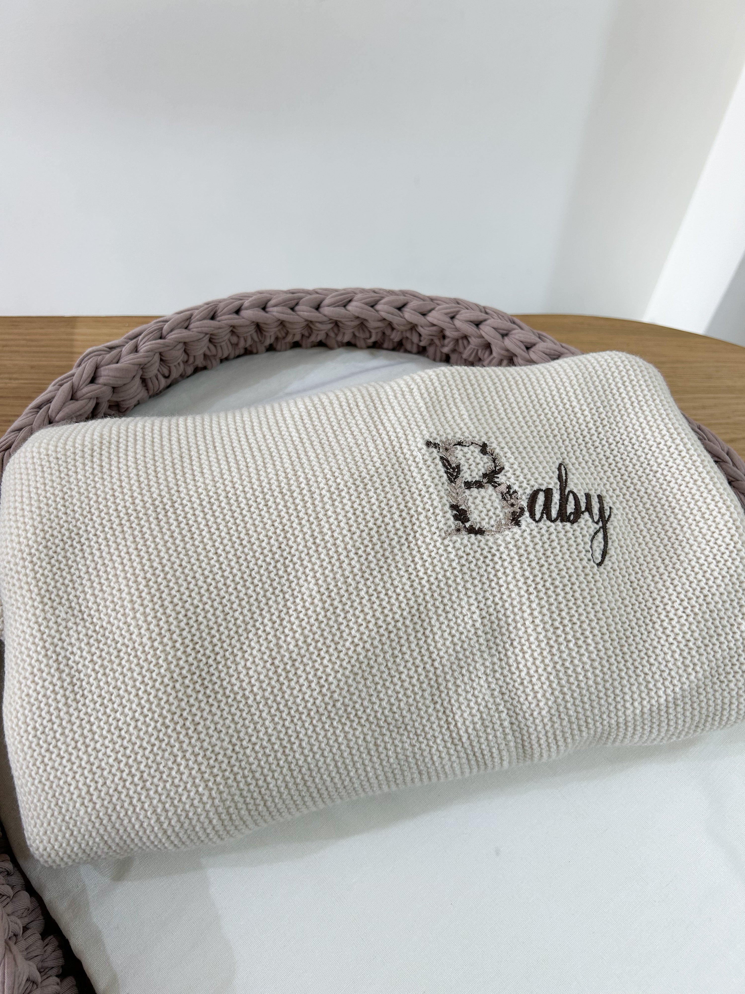 Plaide tricot nude brodé