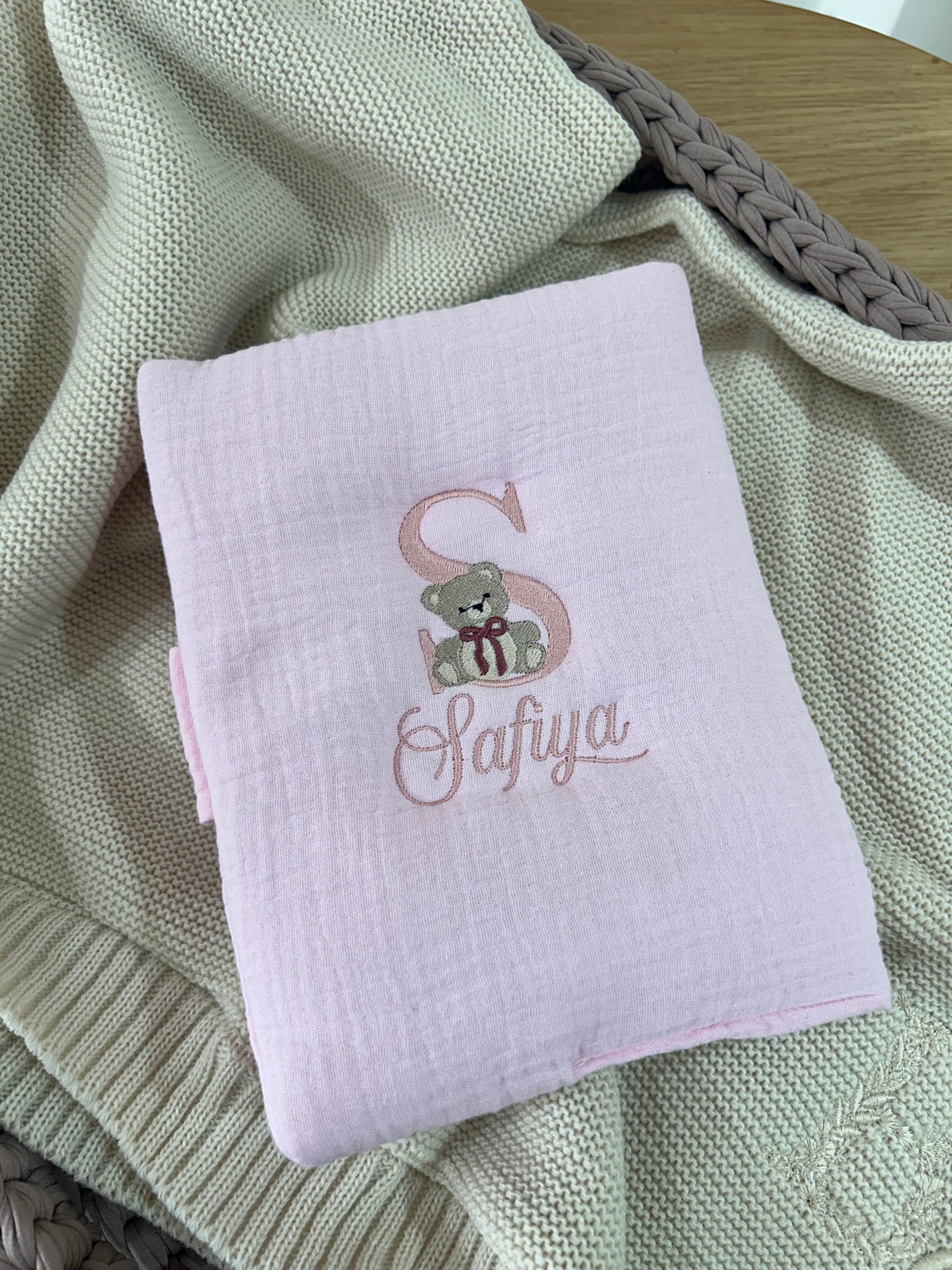 Carnet de santé en gaz de coton brodé