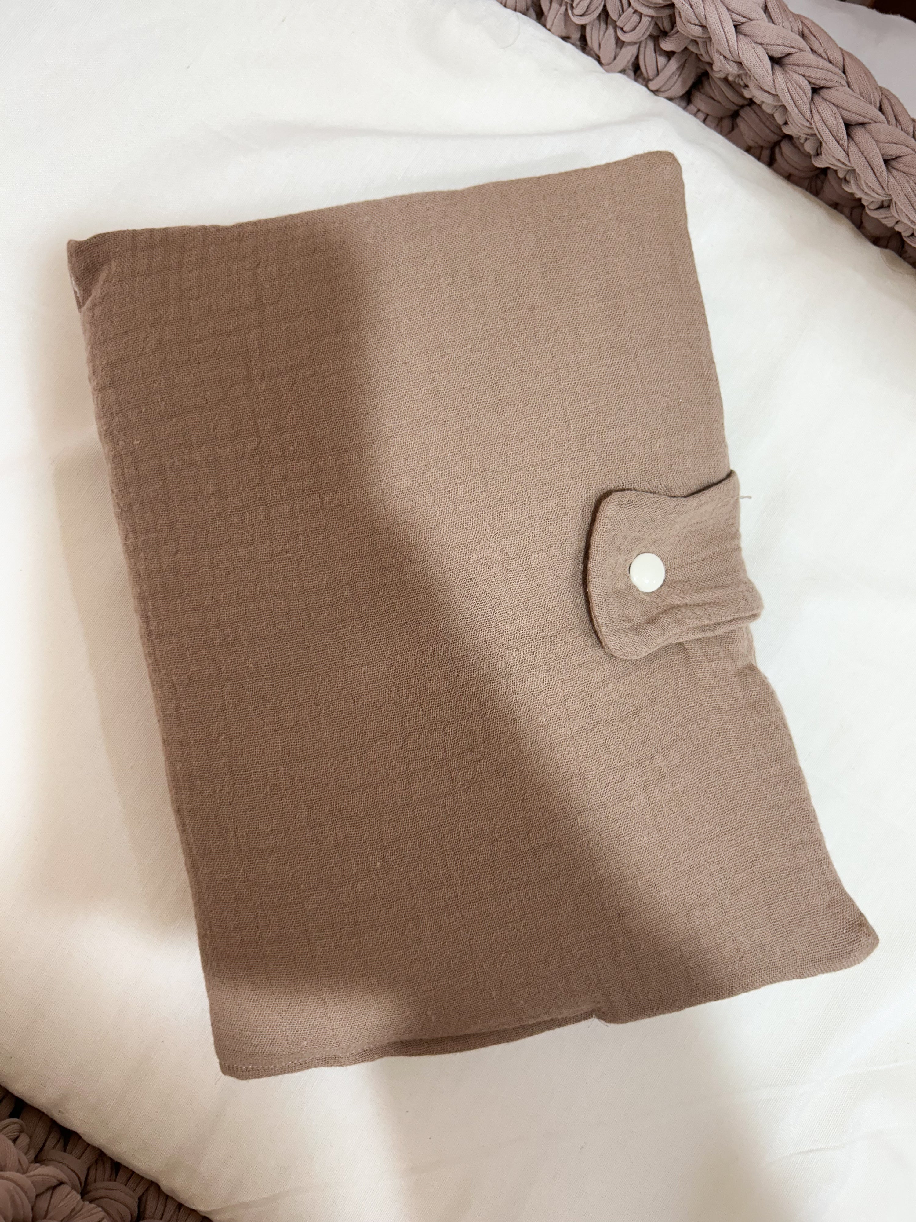Carnet de santé en gaz de coton brodé